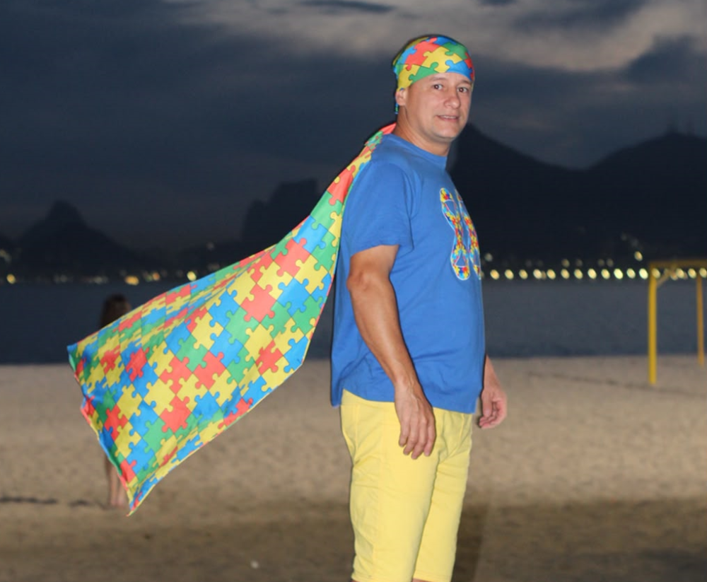 O abraço que virou missão: como Marcos Dornelles transformou um gesto de afeto em um movimento de inclusão através do super-herói Max