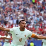  Mbappé e Dembélé brilham, França vence Marrocos e garante vaga na semifinal da Copa do Mundo
