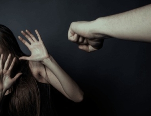Violência doméstica: os passos imediatos após a agressão e o que a vítima pode exigir da Justiça