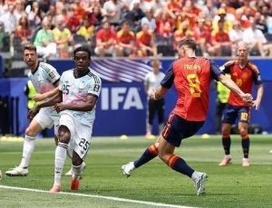  Com falha de goleiro, Espanha derrota Bélgica e garante vaga na semifinal da Copa do Mundo