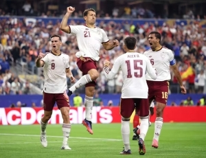 Espanha domina a França, anula Mbappé e garante vaga na final da Copa do Mundo após 16 anos