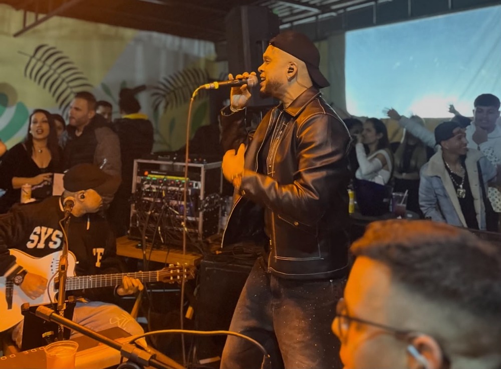 Sold Out em Mauá. Projeto semanal que conquistou o ABC e já virou tradição na região, lotou a casa na última edição e segue reunindo os amantes do pagode todas as semanas