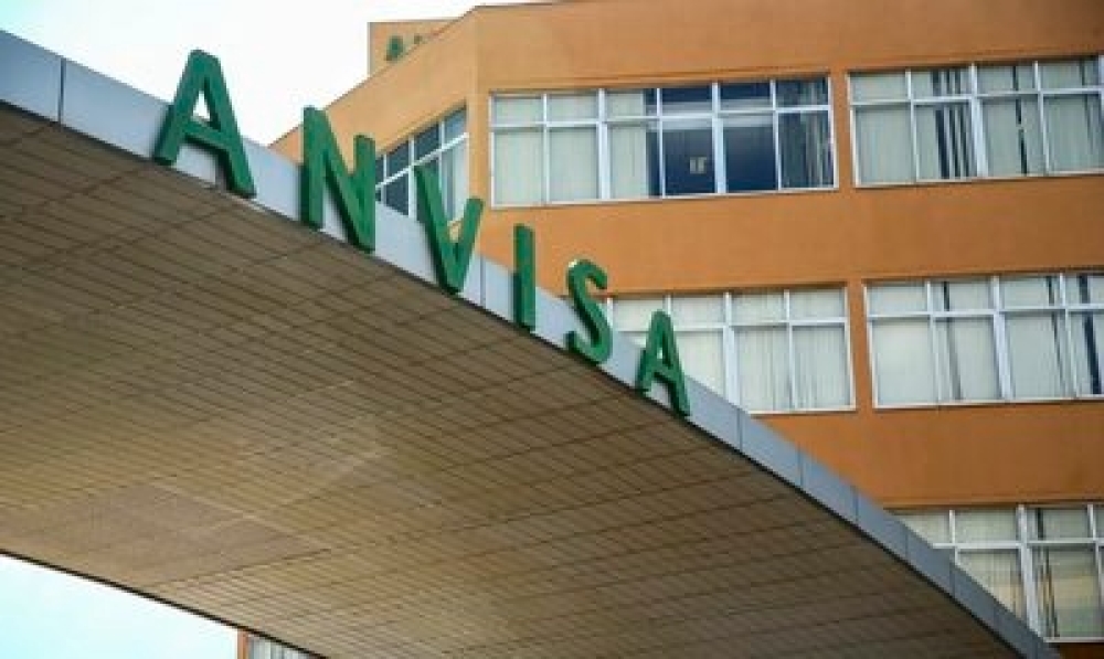Anvisa anuncia recolhimento de água mineral e suspende energético