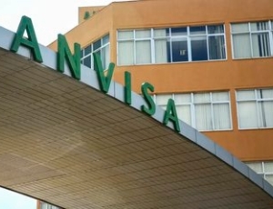 Anvisa anuncia recolhimento de água mineral e suspende energético