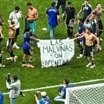 Entenda a faixa proibida que a seleção argentina levou para o jogo contra a Inglaterra