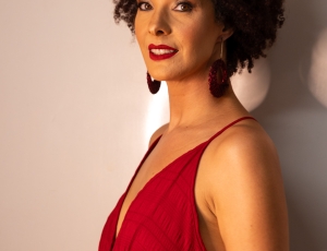 É nesta quinta-feira a estreia de Daniele Souza no Teatro Firjan SESI Campos