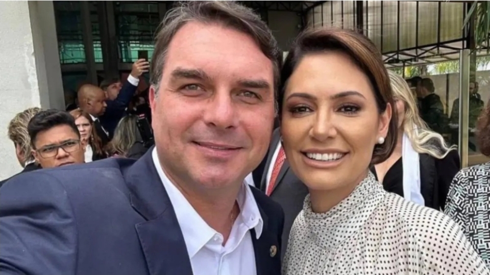 Conveniência política: a trégua entre Flávio e Michelle às vésperas da eleição presidencial