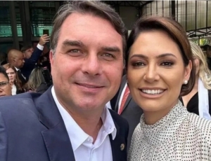 Conveniência política: a trégua entre Flávio e Michelle às vésperas da eleição presidencial