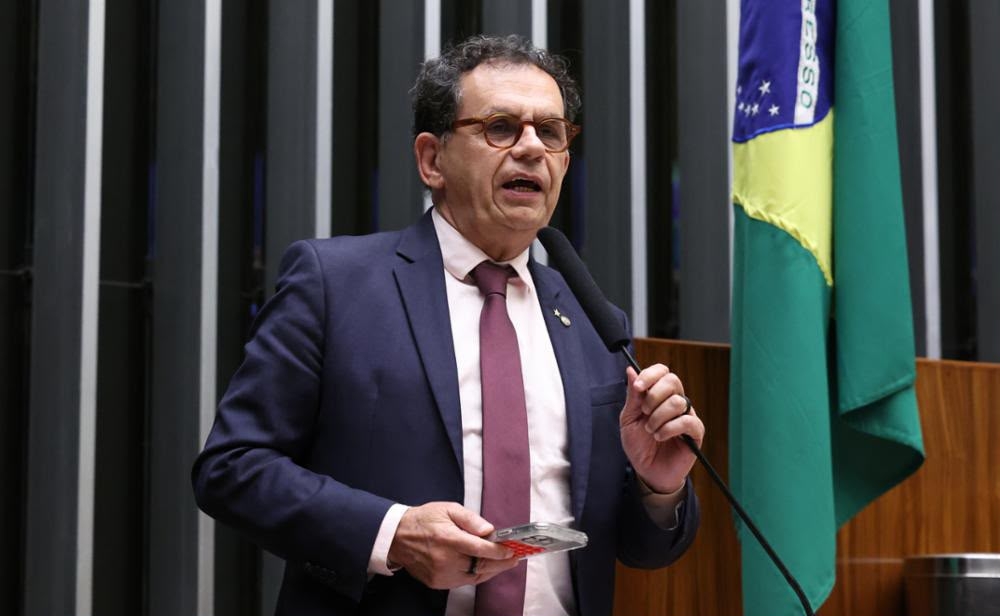 Deputado Reimont aciona PGR por deep fake para favorecer candidatura de Flávio Bolsonaro 