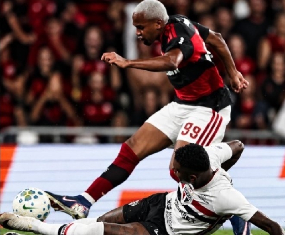 Flamengo e São Paulo empatam em jogo movimentado no Maracanã
