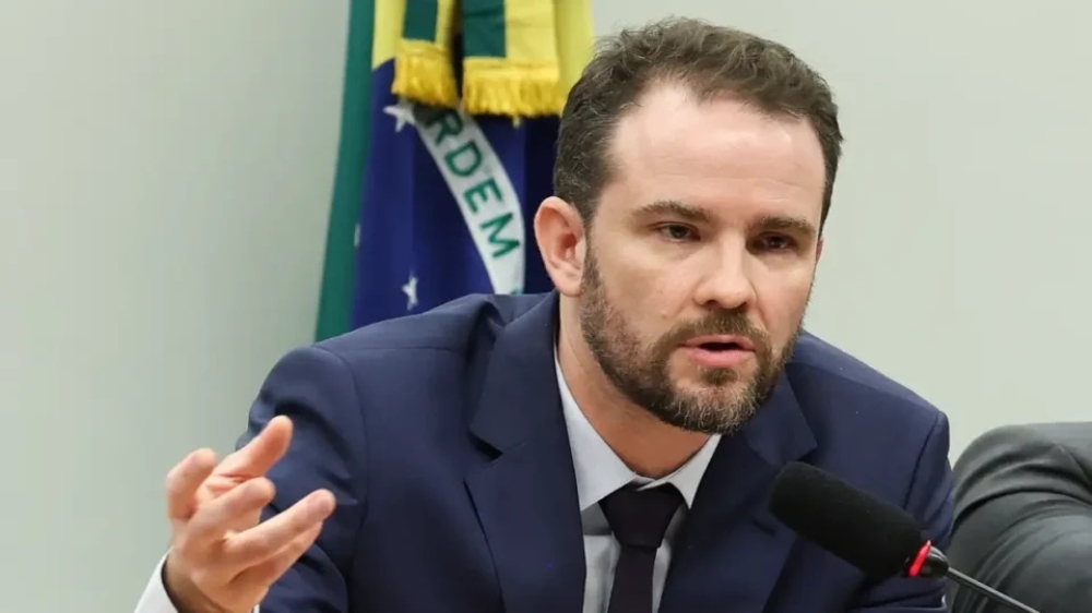 Ministro da Fazenda chama Milei de palhaço e rebate críticas sobre economia brasileira
