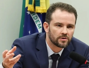 Ministro da Fazenda chama Milei de palhaço e rebate críticas sobre economia brasileira
