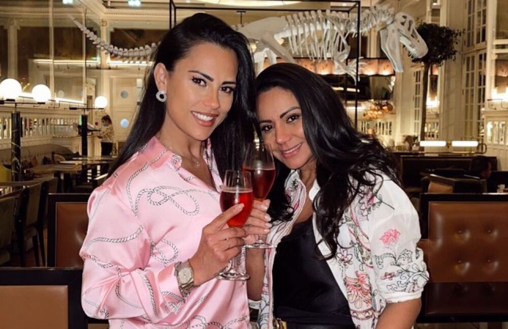 Empresária Cleo Pillon comemora aniversário ao lado da amiga Ex BBB Kelly Medeiros, em Lisboa
