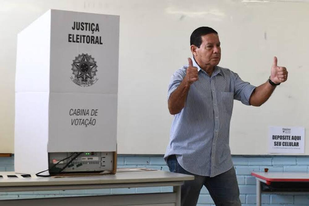 Mourão lidera pesquisa eleitoral e governador do Rio cai pra quarta colocação 