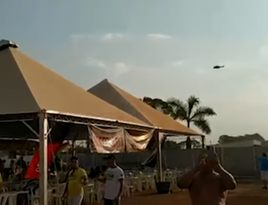 Bolsonaro usa helicópteros oficiais para animar manifestantes