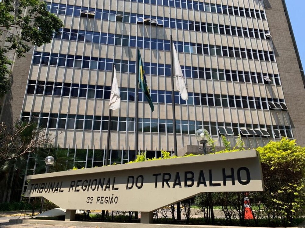 Funcionária se recusa a participar de grupo de oração. E é demitida por justa causa