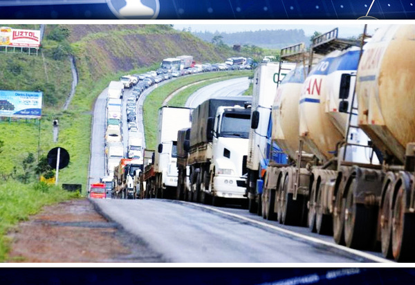 Após aumento do diesel, caminhoneiros ameaçam fazer nova paralisação