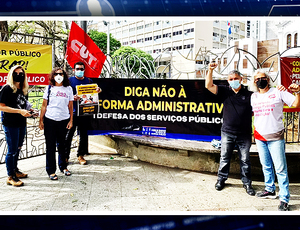 No Dia do Servidor Público, manifestantes fazem ato contra a reforma administrativa no Centro de Salvador