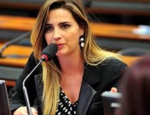 Disputa para o Senado fica mais acirrada, com  Clarissa Garotinho na segunda posição 