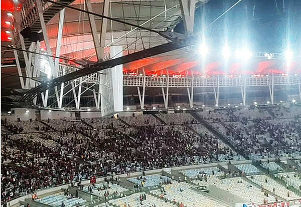 Flamengo irá a julgamento no STJD por causa de cantos homofóbicos da torcida