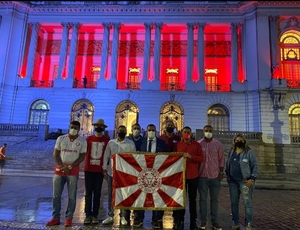 Câmara Rio recebeu Iluminação vermelha pelos 64 anos da Unidos de Padre Miguel