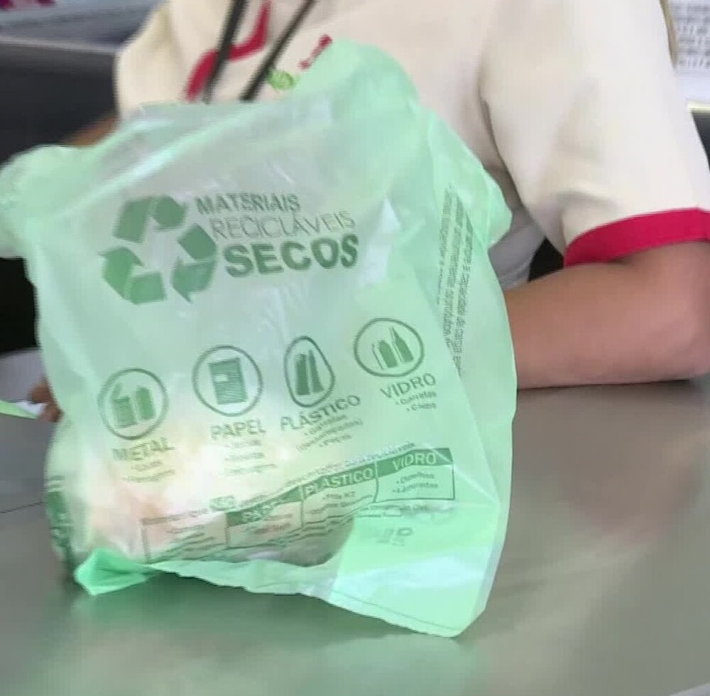 Projeto para anular a cobrança de sacolas plásticas nos supermercados do RJ ganha urgência na Alerj