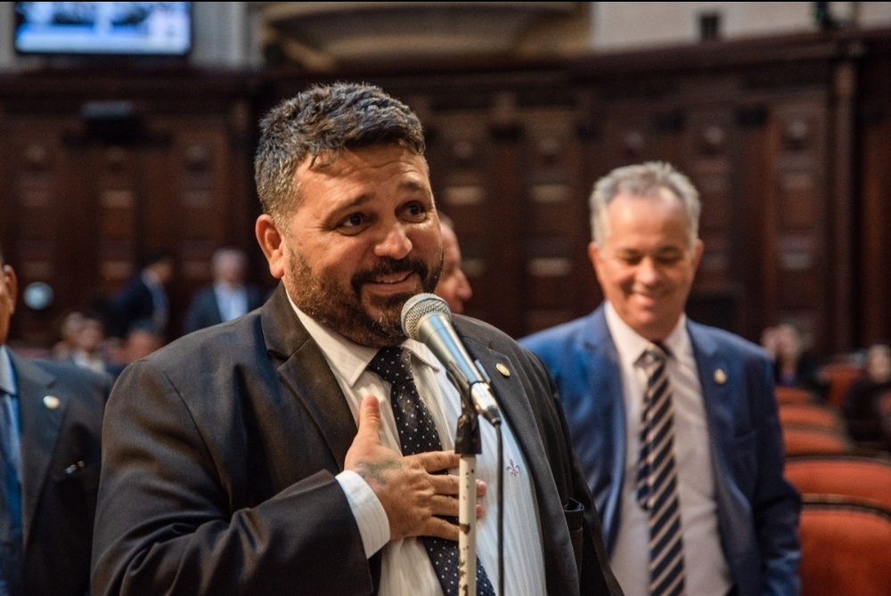 Alerj derruba vetos a projetos de promoção na PM