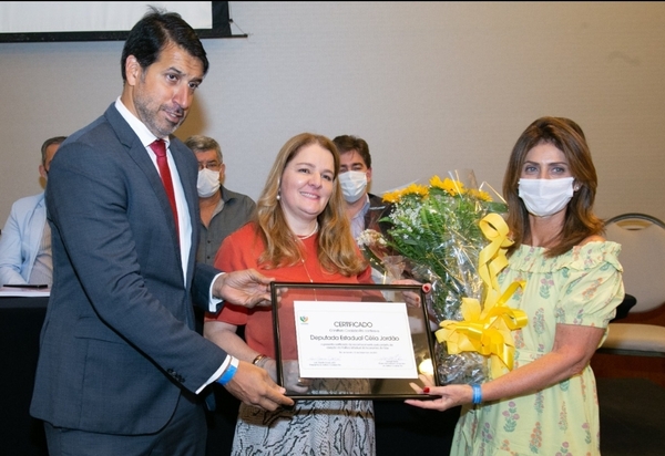 Deputada Célia Jordão homenageada no Fórum de Integração do Instituto Coalizao Rio
