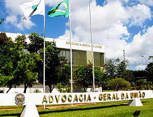 Negacionista, AGU recorre de decisão de Barroso em ação sobre passaporte da vacina