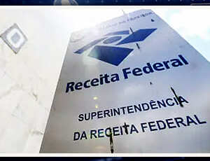 Quase 300 delegados e chefes da Receita se demitem após Bolsonaro turbinar salários na PF
