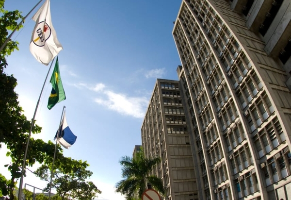 Uerj decide manter auxílio-alimentação para estudantes em 2022
