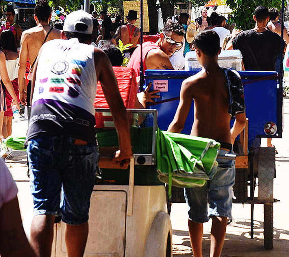 Prefeitura do Rio vai pagar auxílio de R$ 500 a 9 mil ambulantes que não puderem trabalhar no carnaval. Saque será no dia 18