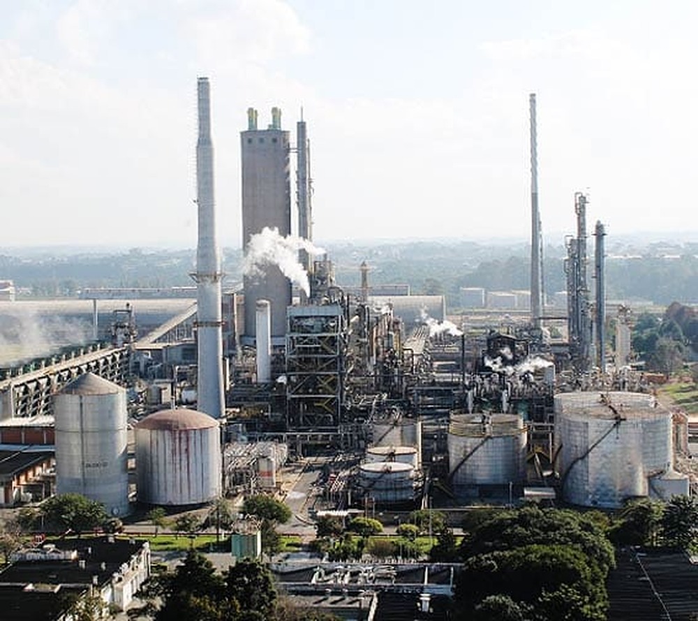 Após Bolsonaro fechar fábricas da Petrobras, Brasil gasta R$ 80 bi com importação de fertilizantes