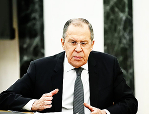 OTAN tenta fazer com que seja ela a determinar o desenvolvimento de eventos na Europa, diz Lavrov