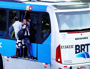 Paes afirma que Prefeitura do Rio irá acabar com a concessão do BRT e projeta melhora só em 2023