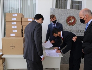 MPRJ entrega 40 laptops à Prefeitura de Petrópolis
