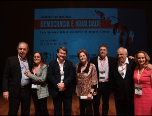 Dilma Rousseff é destaque do primeiro dia do encontro Democracia e Igualdade na UERJ