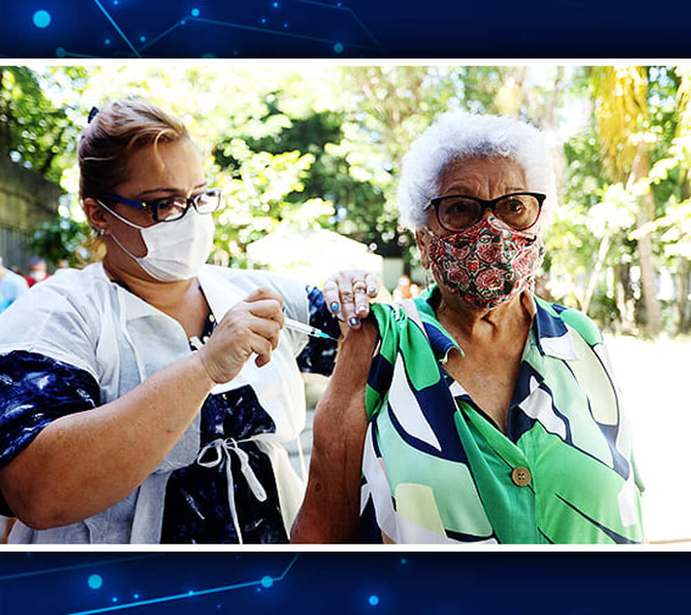 Prefeitura de Niterói aplica vacinas contra Covid-19 e gripe em pessoas a partir de 80