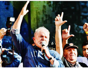 Com eleições, ‘o Brasil será reconstruído’, afirma Lula no 1° de Maio ao lado dos trabalhadores