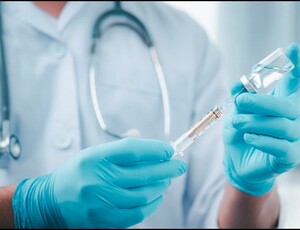 COVID-19: Laboratórios anunciam que investem na fabricação de doses de reforço das vacinas