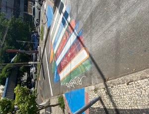 Movimento Maio Amarelo transforma faixas de pedestres em obras de arte em Niterói 