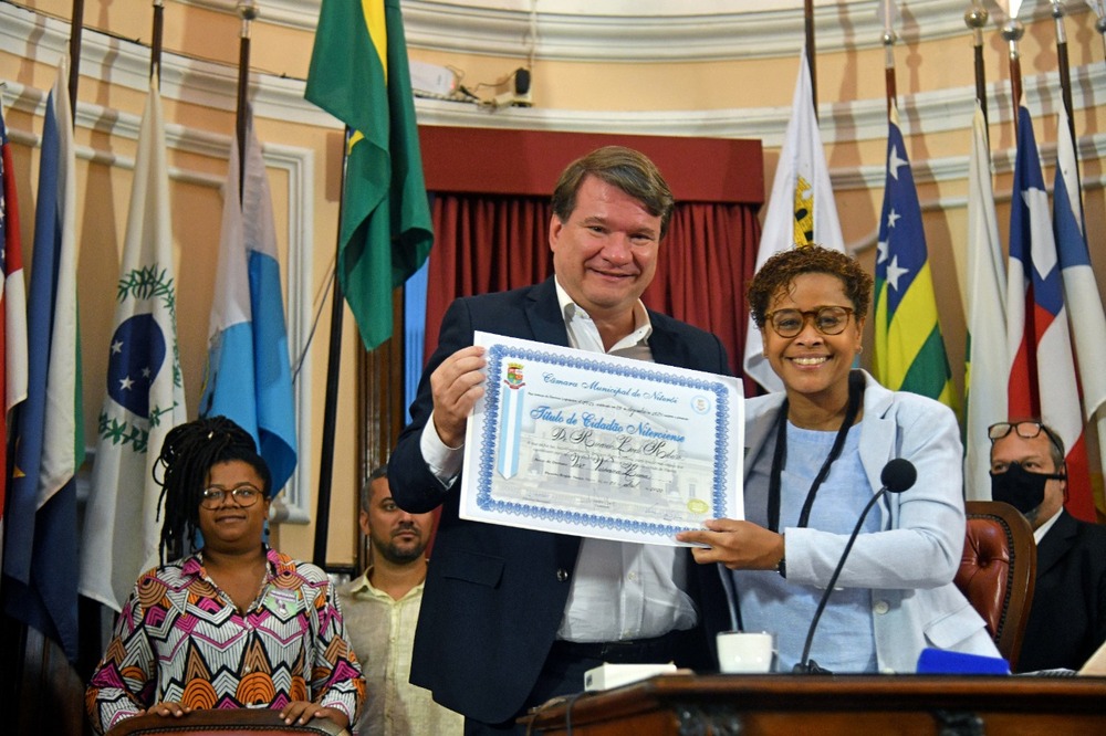 Ricardo Lodi recebe título de cidadão niteroiense