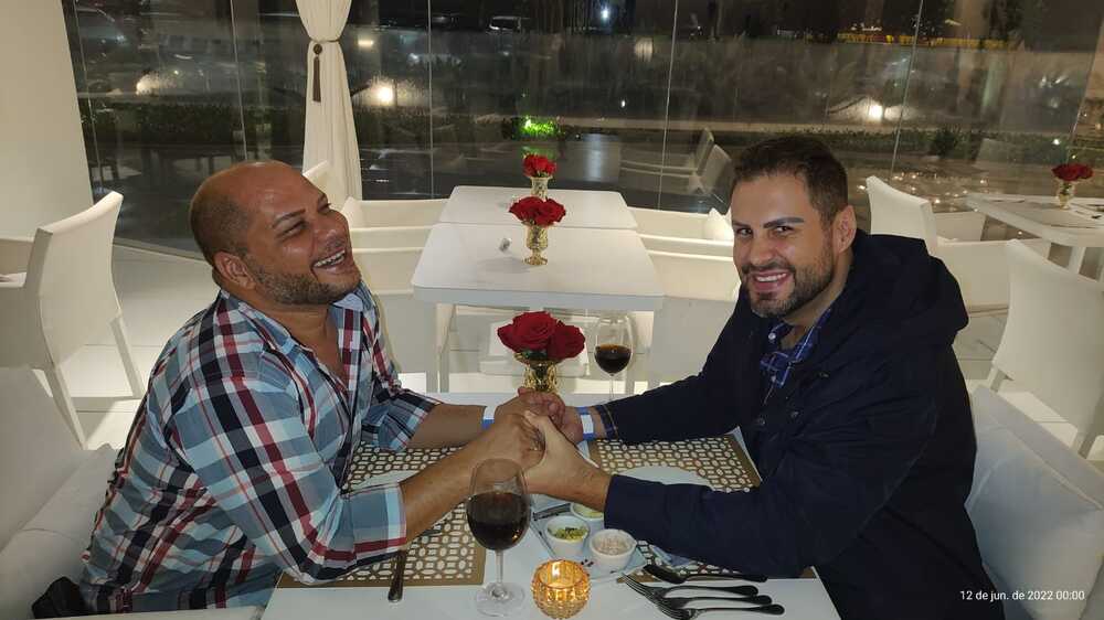 Bernardo Langlott e Betoh Cascardo curtem o merecido descanso no Dia dos Namorados.