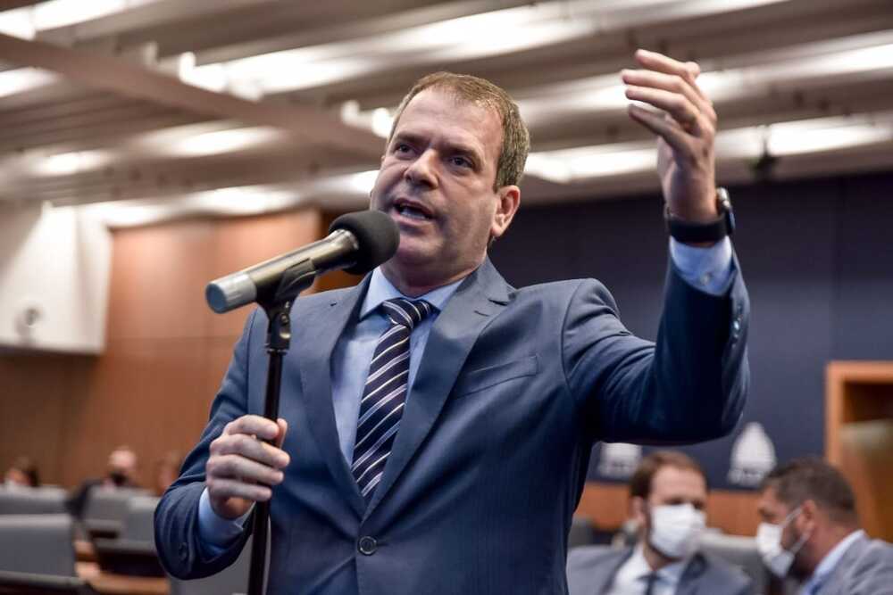 Projeto na Alerj pede auxílio financeiro a órfãos do feminicídio no estado do Rio
