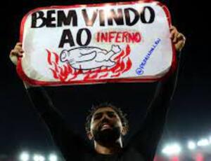 Bem Vindo ao Inferno: Flamengo degola o Galo em noite de gala