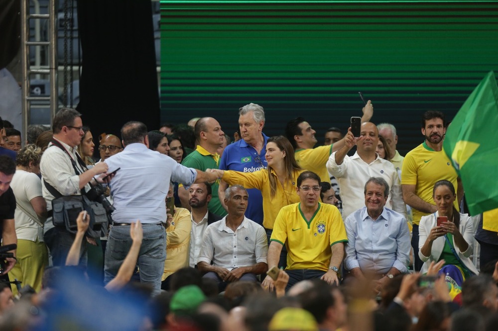 “Sou 100% Bolsonaro”, diz Clarissa Garotinho em convenção