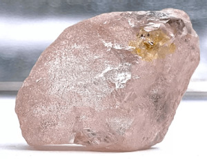 ANGOLA: Empresa que explora a Mina de Lulo descobriu diamante rosa de 170 quilates