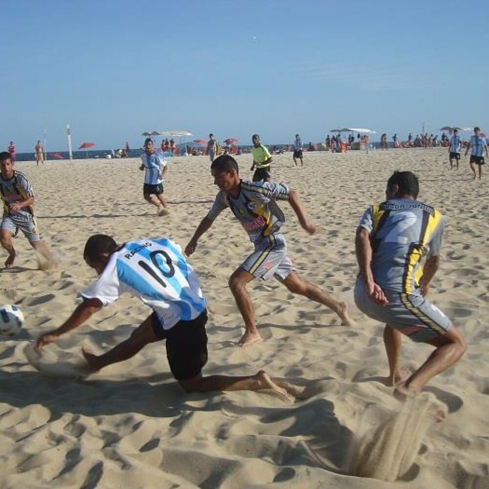 Equipes de futebol de praia cobram prestação de contas a associação