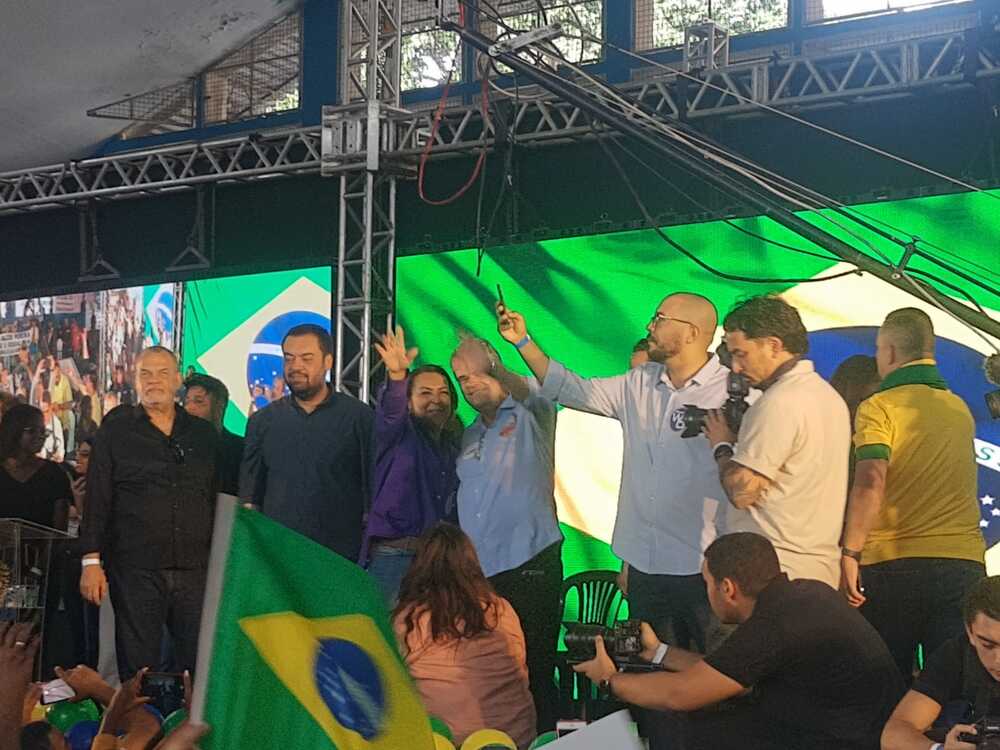 Claudio Castro se fortalece na convenção do PR, e com Crivella lota o ginásio do Clube Municipal