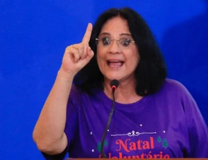 Damares Alves será candidata avulsa ao Senado